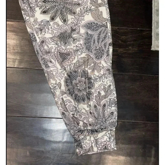 Echo Sleepwear Women's Grey Floral Jogger Pants Size M​ - Picture 5 of 5